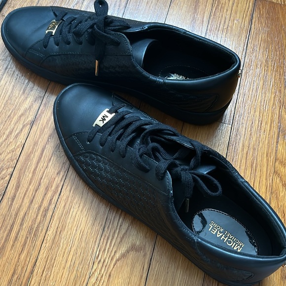 Michael Kors casual shoe sneakers. Worn maybe 3 times. No scuffs - Picture 3 of 8